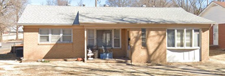 7504 E Clay St in Wichita, KS - Building Photo