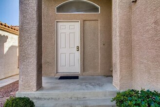 2208 White Mist Dr in Las Vegas, NV - Building Photo - Building Photo