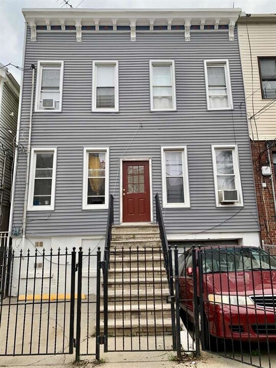 235 Webster Ave-Unit -2L in Jersey City, NJ - Building Photo