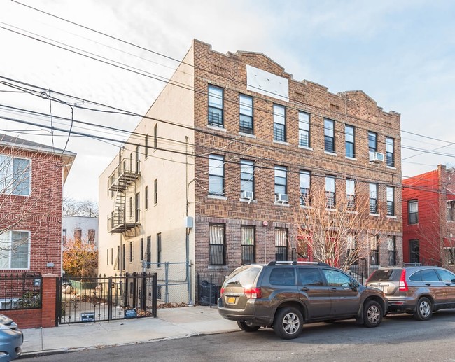 702 Essex St in Brooklyn, NY - Building Photo - Primary Photo