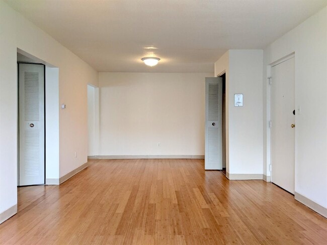 15 Cameron Ave, Unit 10 in Somerville, MA - Foto de edificio - Building Photo