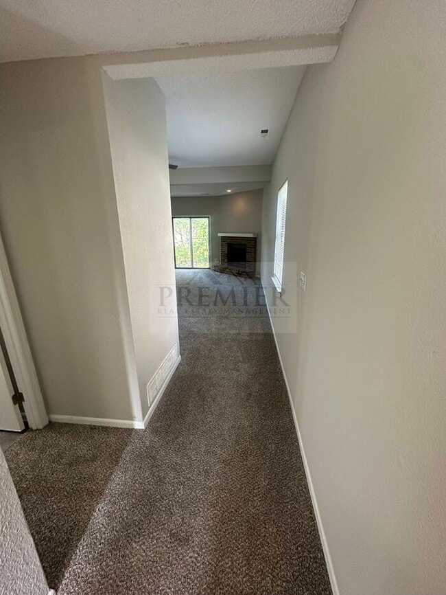 3562 NE Independence Ave in Lee's Summit, MO - Building Photo - Building Photo