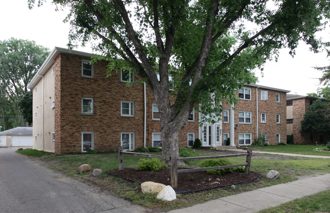 Virginia Estates Apartments in St. Louis Park, MN - Building Photo - Building Photo