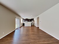 245 Iris Ln N in Enumclaw, WA - Foto de edificio - Building Photo