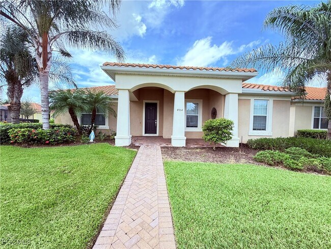4954 Iron Horse Way in Ave Maria, FL - Foto de edificio - Building Photo