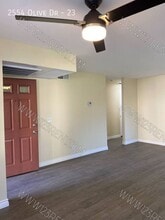 2554 Olive Dr in Palmdale, CA - Building Photo - Building Photo