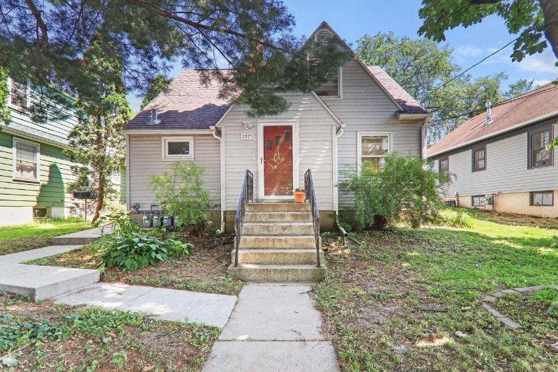 2225 Winnebago St in Madison, WI - Building Photo