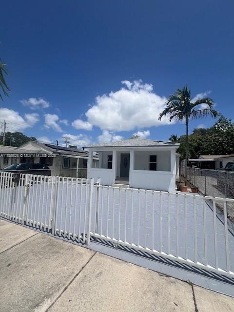 81 NW 44th St in Miami, FL - Building Photo