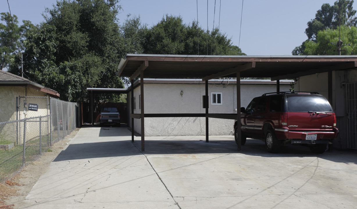 16156 Athol Ave in Fontana, CA - Foto de edificio