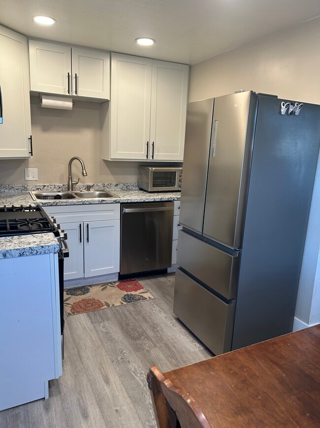 668 E Springview Dr in South Salt Lake, UT - Building Photo - Building Photo
