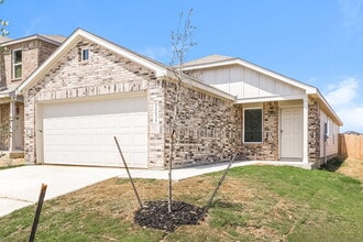 10035 Mather Way in Converse, TX - Building Photo - Building Photo