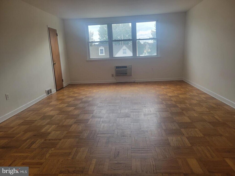 807 Selma St in Norristown, PA - Building Photo