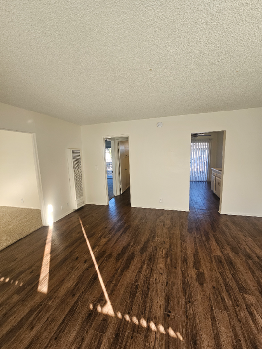 2221 E Lenita Ln in Santa Ana, CA - Building Photo