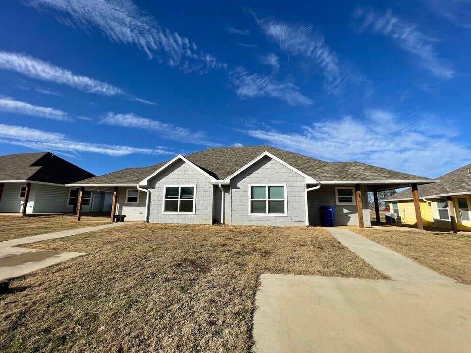 46 Pne Rdg Ln in Durant, OK - Building Photo
