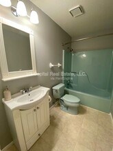 713 Country Oaks Ln in O'Fallon, IL - Building Photo - Building Photo