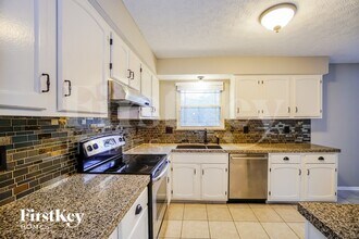 5586 Edie Dr in Hilliard, OH - Building Photo - Building Photo