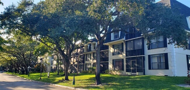 property at 3680 Inverrary Dr