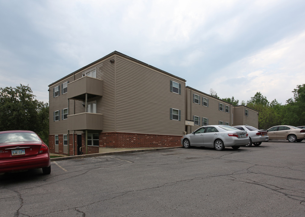 Applewood Apartments in Paola, KS - Building Photo