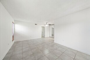711 Holiday Dr in Galveston, TX - Building Photo