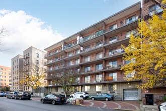 14350 Barclay Ave in Flushing, NY - Building Photo - Building Photo