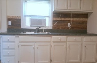 8562 Guinea Rd in Gloucester Point, VA - Building Photo - Building Photo