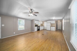 13336 Enchanted Ct in Willis, TX - Building Photo - Building Photo