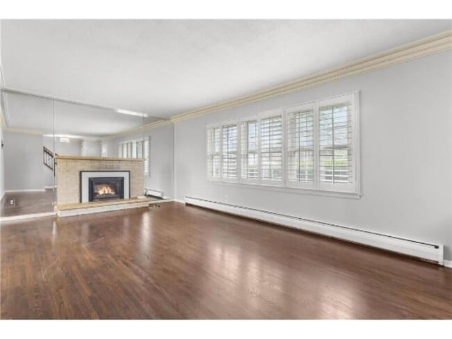 6325 Brookview Ave in Minneapolis, MN - Foto de edificio - Building Photo