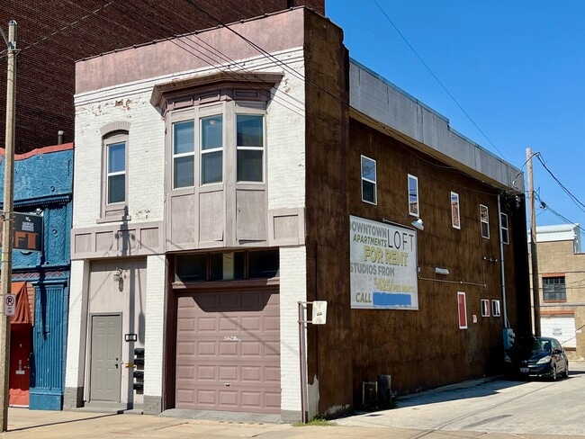 105 W Market St, Unit 2