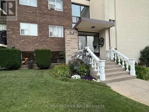 40 Torbolton Dr in Toronto, ON - Building Photo - Building Photo