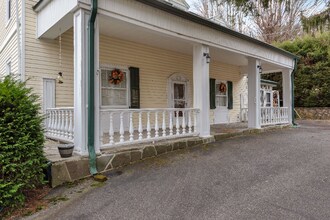 209 W 1st St in West Jefferson, NC - Building Photo - Building Photo