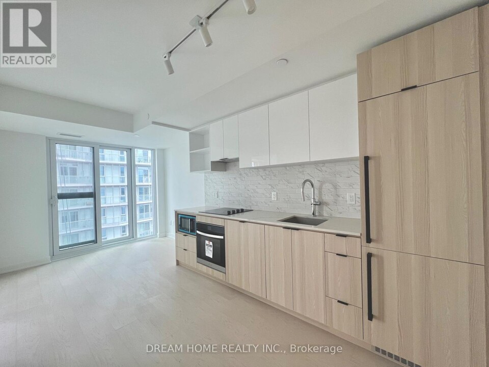 252-3252 Church St in Toronto, ON - Building Photo
