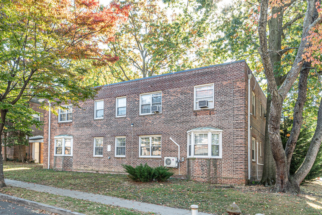 14104 77th Ave in Flushing, NY - Foto de edificio