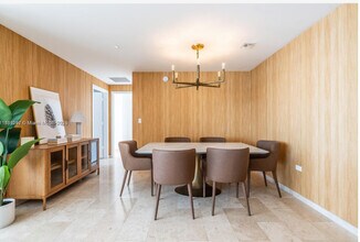 68 SW 6th St in Miami, FL - Building Photo - Building Photo