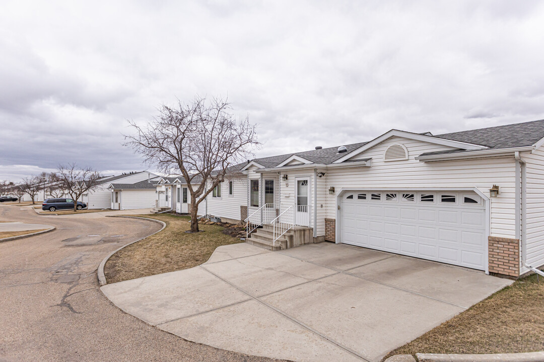 Jackson Heights Estates in Edmonton, AB - Building Photo