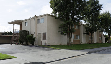 Wier Park in San Bernardino, CA - Foto de edificio - Building Photo