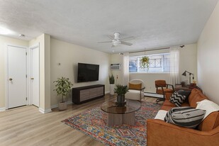 355 Market St, Unit #1 in Boston, MA - Building Photo