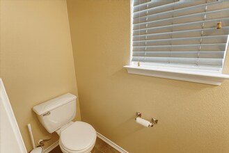 6902 Asbury Station in San Antonio, TX - Building Photo - Building Photo