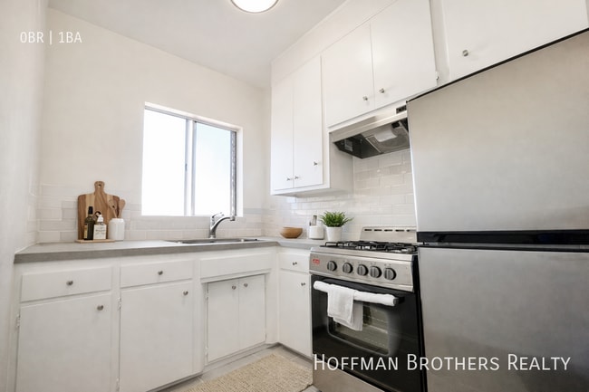 1327 Magnolia Ave, Unit 207 in Los Angeles, CA - Building Photo - Building Photo