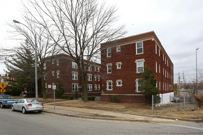 Penrose Apartments in St. Louis, MO - Foto de edificio - Building Photo