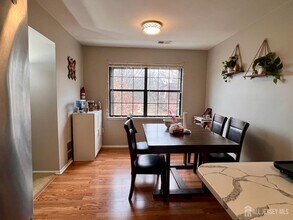 511 Green Hollow Dr in Iselin, NJ - Building Photo - Building Photo