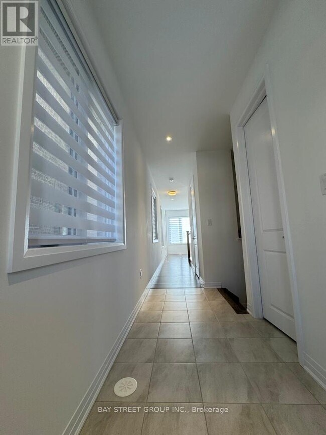 3210 Crystal Dr in Oakville, ON - Building Photo - Building Photo