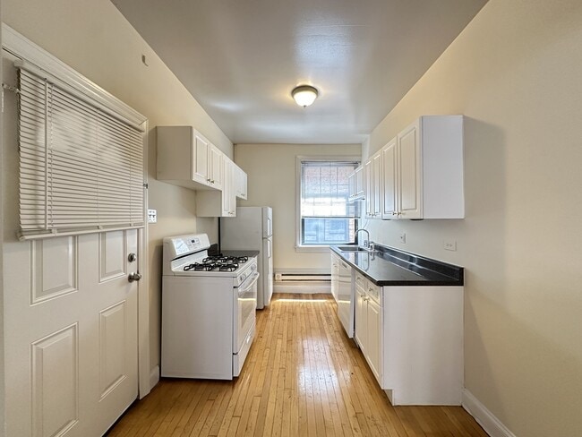 1318 Oak Ave in Evanston, IL - Building Photo - Building Photo