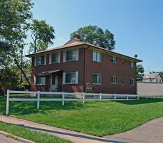 Upper Deck Apt. in Dayton, OH - Building Photo