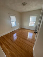 10 Pinkham Rd, Unit 2 in Medford, MA - Foto de edificio - Building Photo