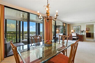 2400 Gulf Shore Blvd N in Naples, FL - Building Photo - Building Photo