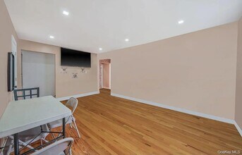 202-02 109th Ave in Queens, NY - Building Photo - Building Photo