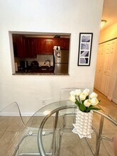 14500 SW 88th Ave, Unit 205 in Miami, FL - Foto de edificio - Building Photo