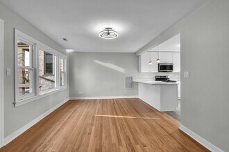 3304 N Ozanam Ave in Chicago, IL - Building Photo - Building Photo