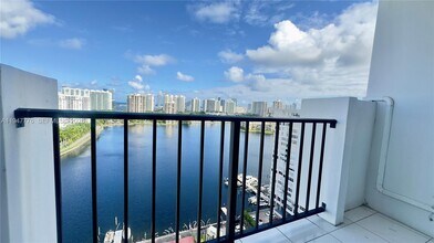 2750 NE 183rd St in Aventura, FL - Building Photo - Building Photo