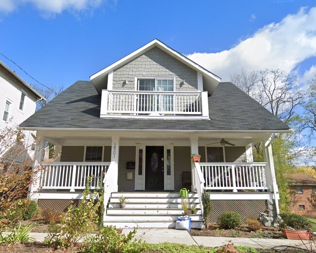 property at 2901 King Pl NE